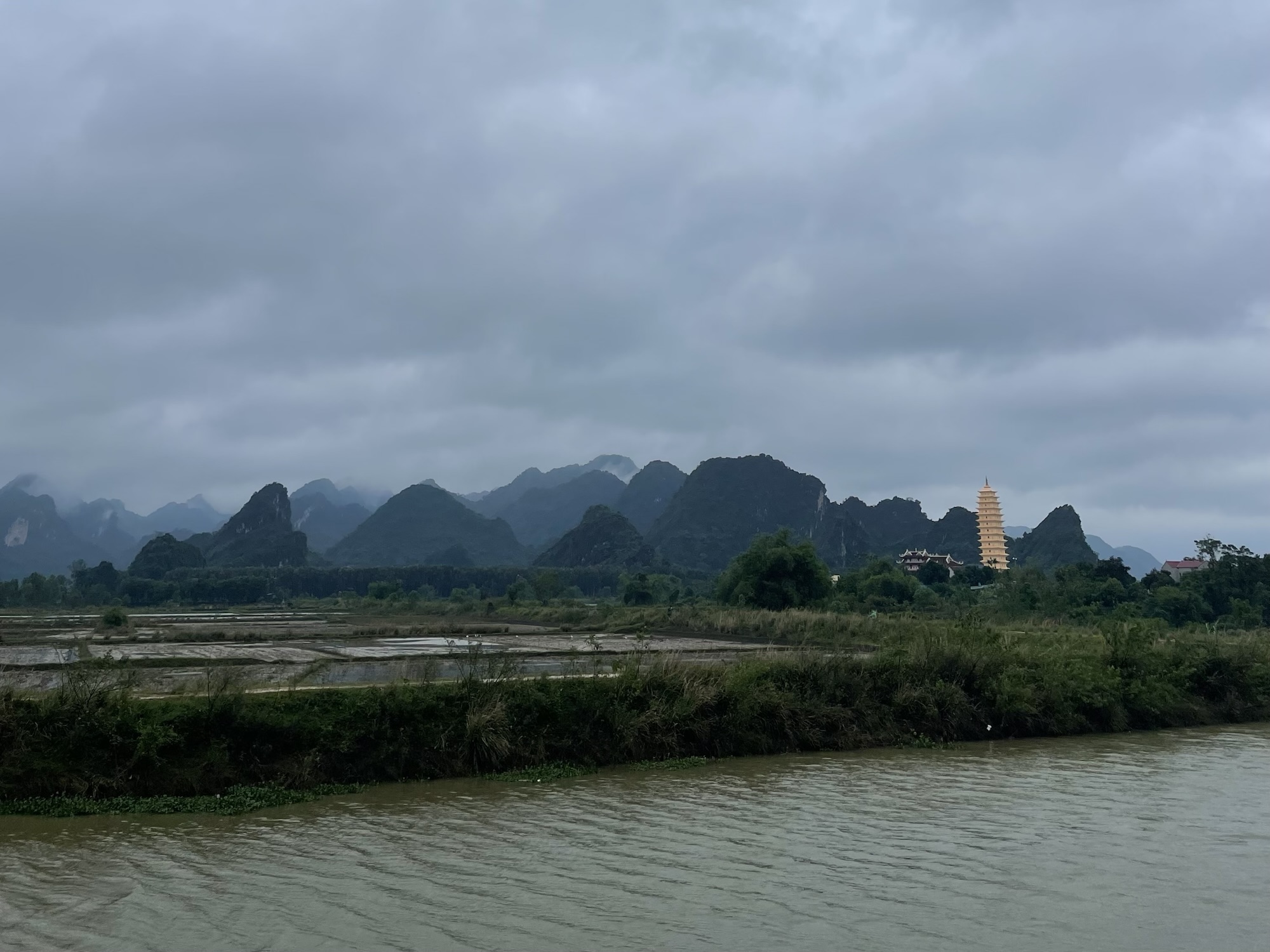 36. Hanoi, de zee, de&nbsp;bergen